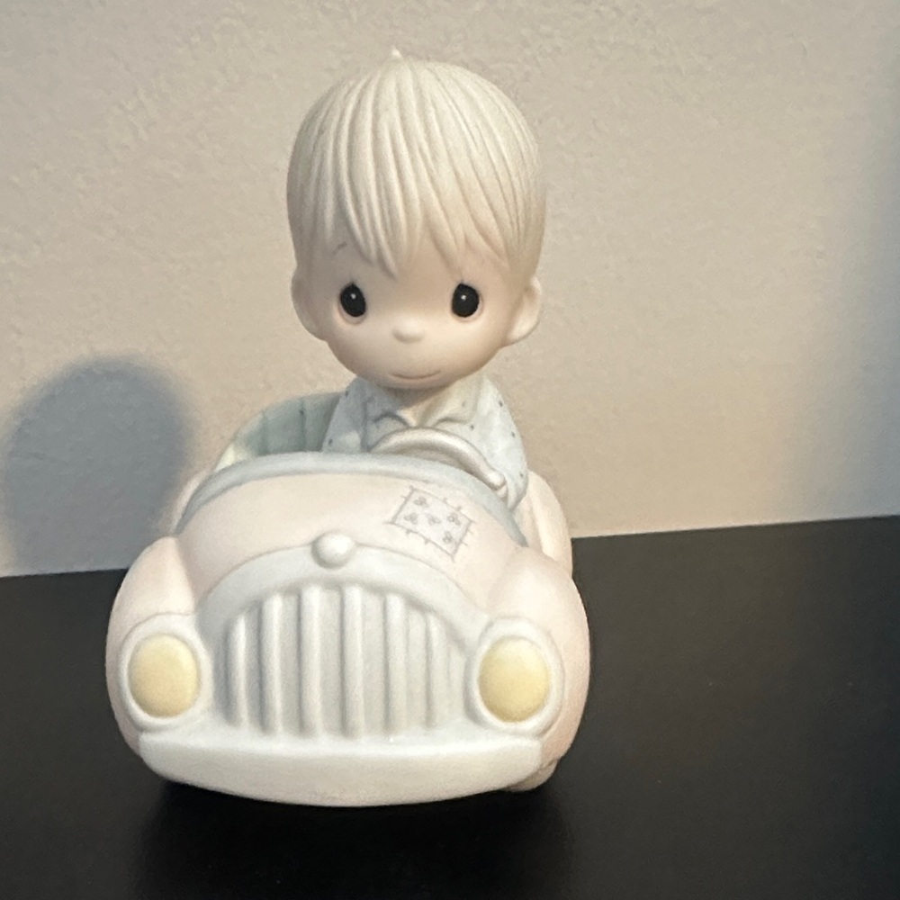 Precious Moments Collectors Club - 1986 I’m Following Jesus figurine.